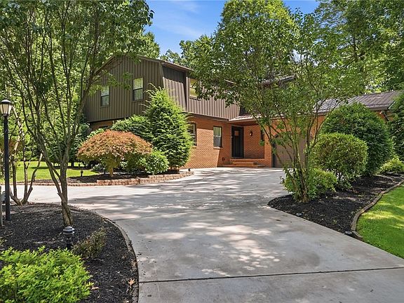 5th image of 5120 White Oak Dr