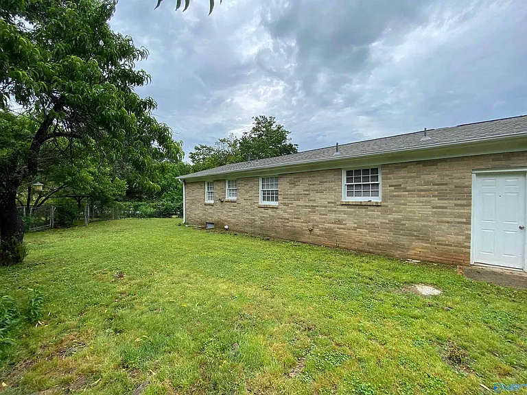 2408 Springhill Rd NW — Photo 5