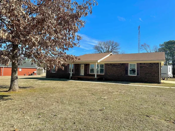 690 Blake Dr, Tuscumbia, AL 35674
