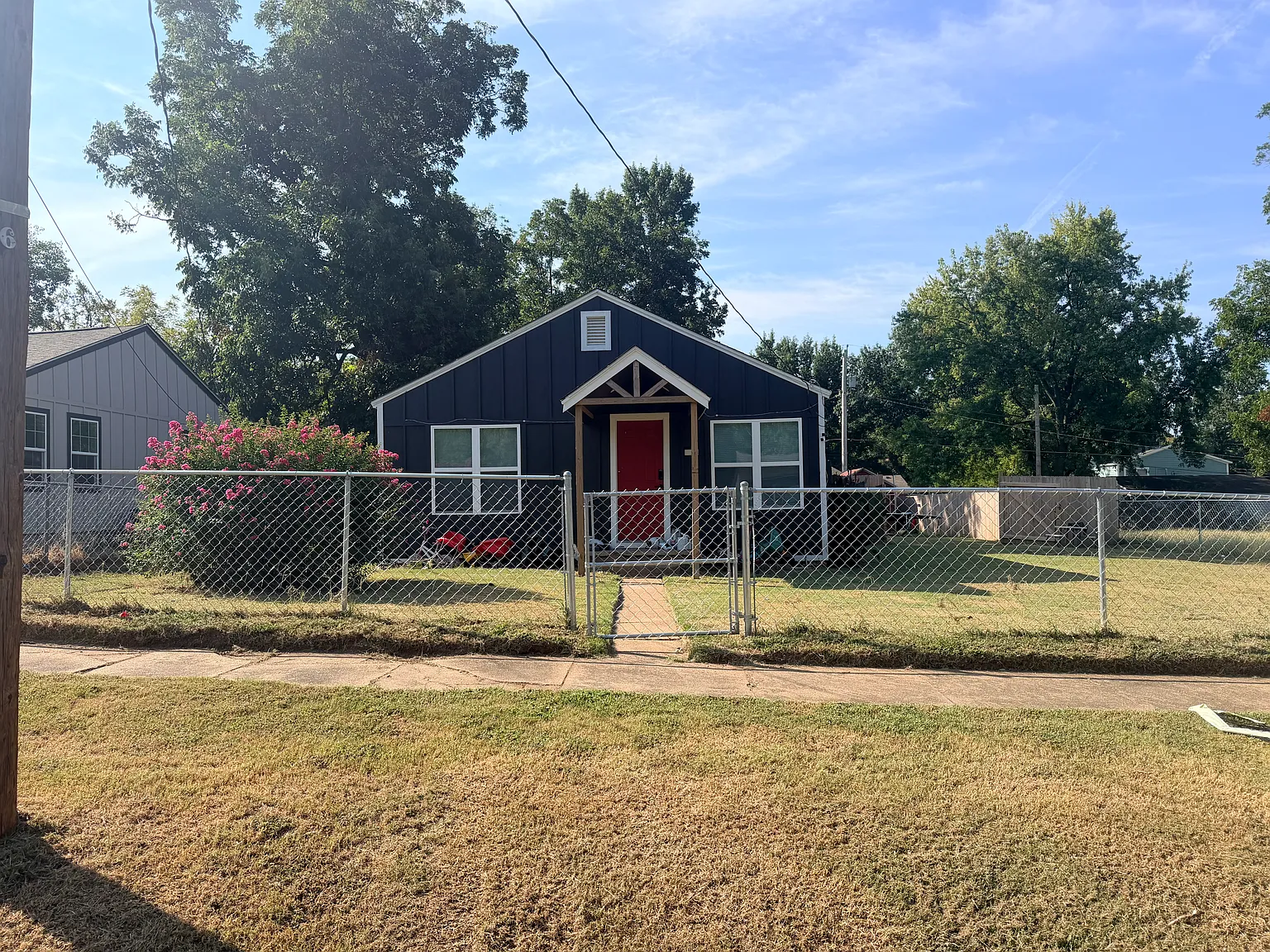 2 bed, 1.5 bath, 825 sqft, $1,100 — Photo 1