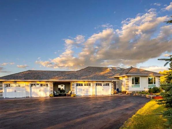 97 SW Pleasant View Hts, Rocky View County, AB T4C 2B3