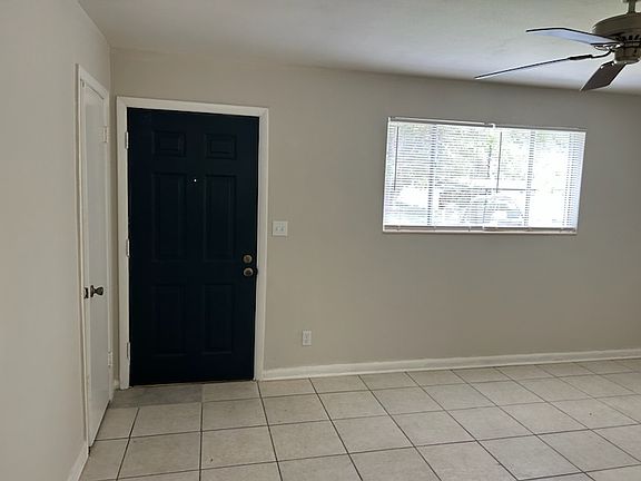 4th image of 6814 Tinkerbell Ln