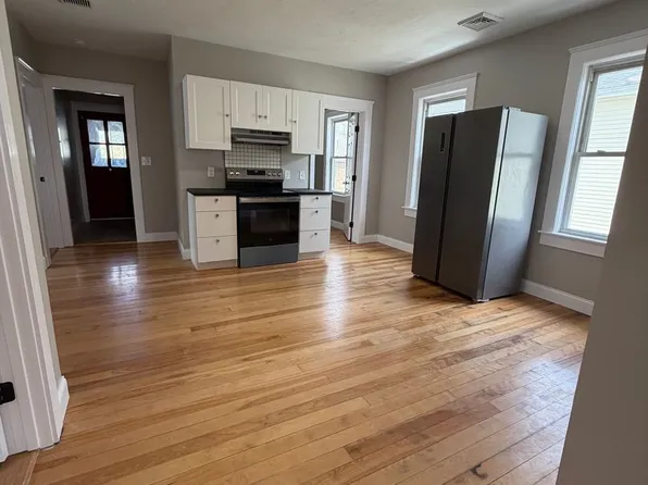 19 Endicott St, Worcester, MA 01610