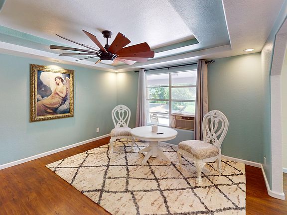 4th image of 202 River Oaks Rd