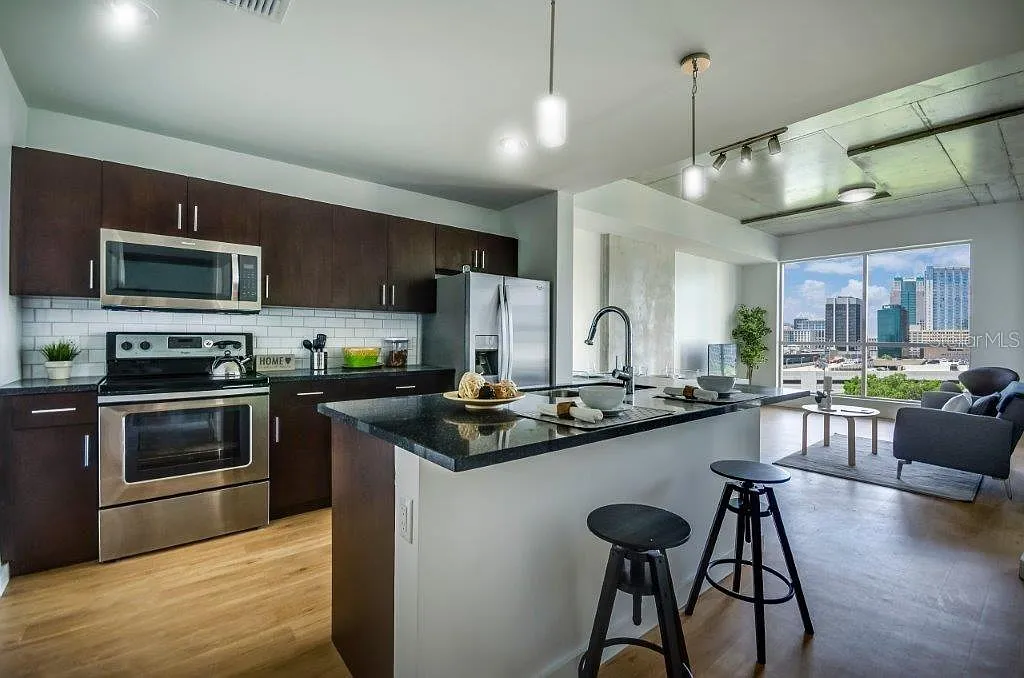 2 bed, 2.0 bath, 1075 sqft, $2,800 — Photo 2