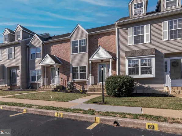 70 Louis James Ct #70, Aston, PA 19014