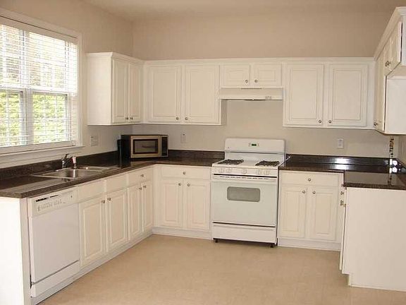 2nd image of 413 Yarrow Way