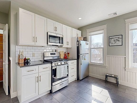 4th image of 60 June St