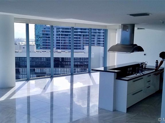 4th image of 601 NE 36th St APT 2212