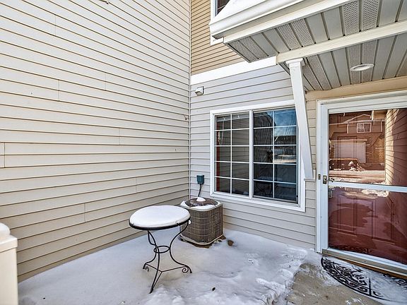 3rd image of 1316 Raintree Ln