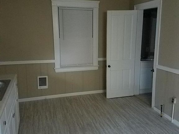 4th image of 1174 E 61st St