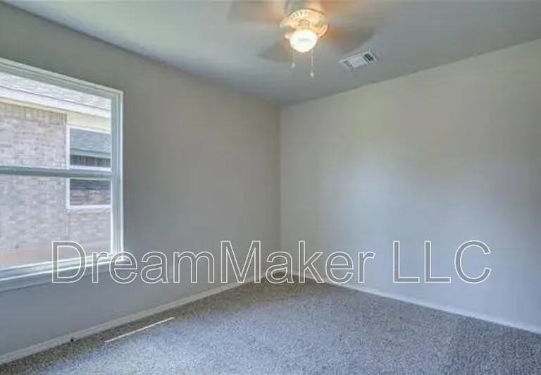 2401 S 28th Ter — Photo 27