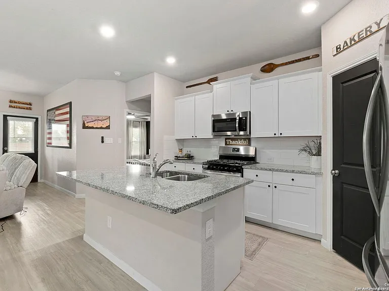 9942 Sarrebourg St — Photo 18