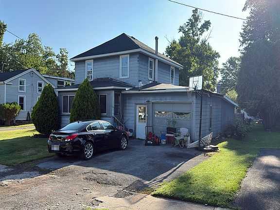 2nd image of 212 Vienna St