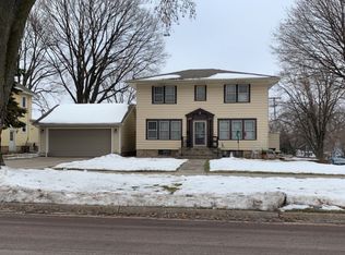 1128 N 6th St, Mankato, MN 56001