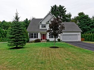29 Hendrik Hudson Way #A, Halfmoon, NY 12065