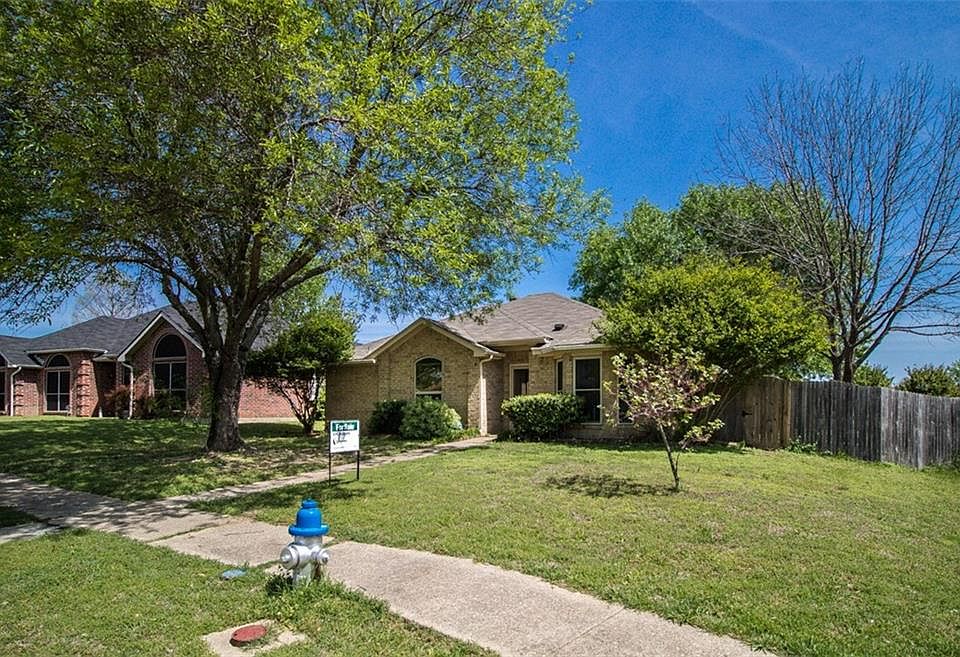 1st image of 829 Elm Falls Pl