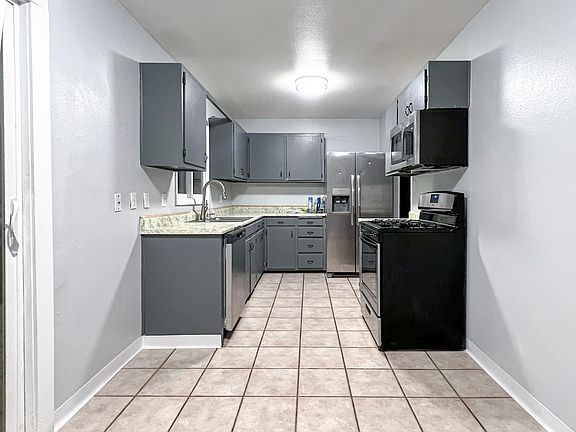 5th image of 300 Riverview Dr W