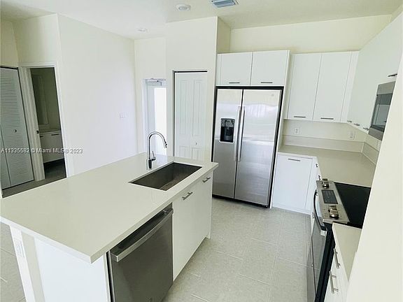 4th image of 8167 NW 41st St #472