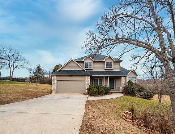 3rd image of 495 Countryside Dr