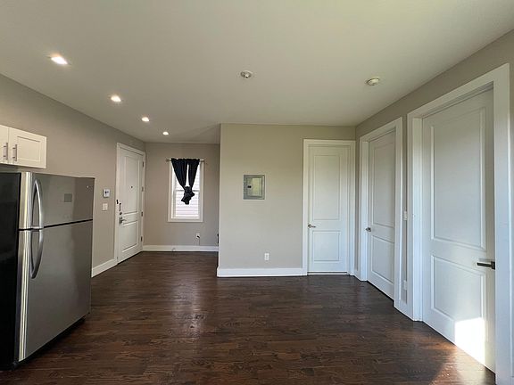 3rd image of 4 Whitman Ave #29E