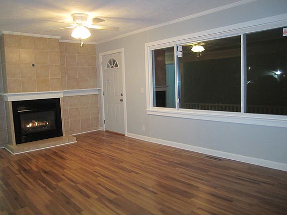 4th image of 155 Laredo Ave