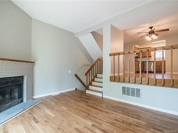 4th image of 410 Farmington Ave APT I2