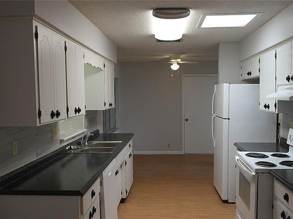 2nd image of 514 Broward Ter