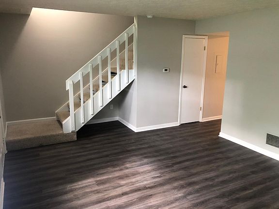 4th image of 585 Holly Ct S