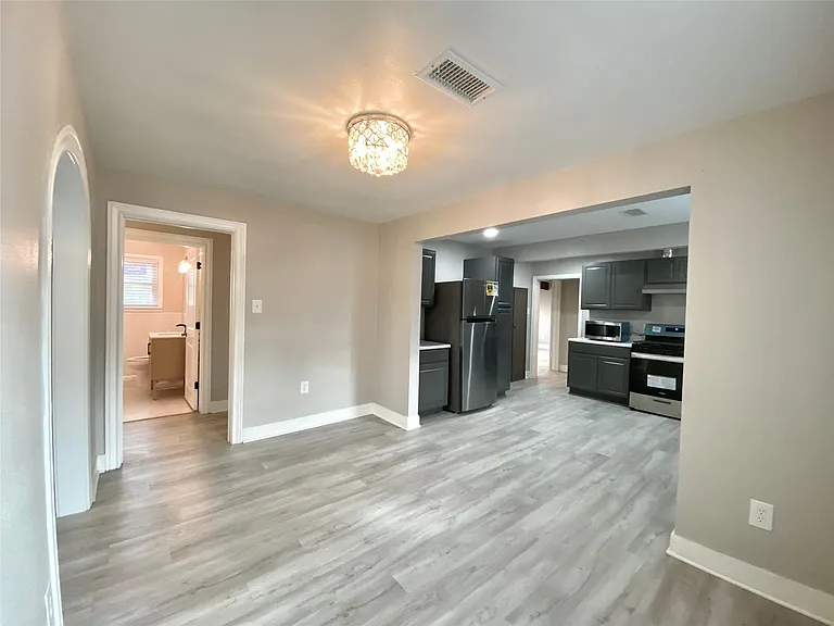 628 King St — Photo 8