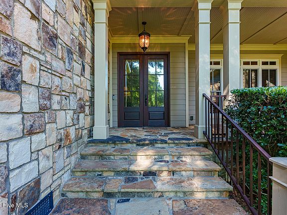 4th image of 601 Creekwind Court
