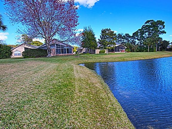 3rd image of 949 Greenmont Ct