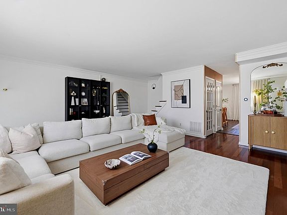 5th image of 3218 Chelsea Pl