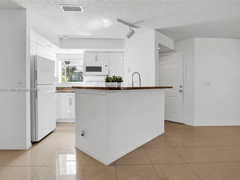 3420 Pinewalk Dr N #717 — Photo 3