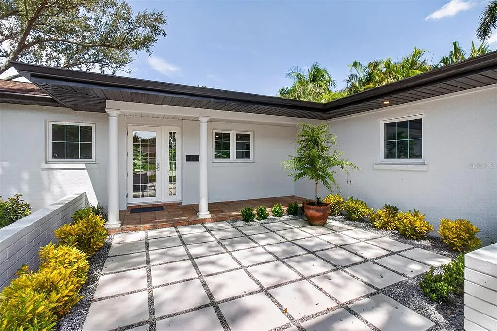 3 bed, 2.0 bath, 1293 sqft, $5,000 — Photo 4