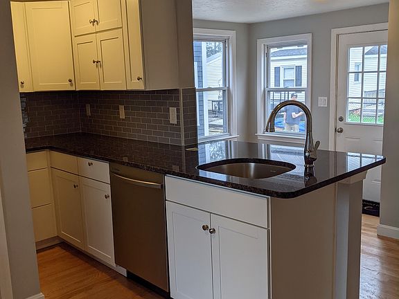 5th image of 207 Winthrop St #1A