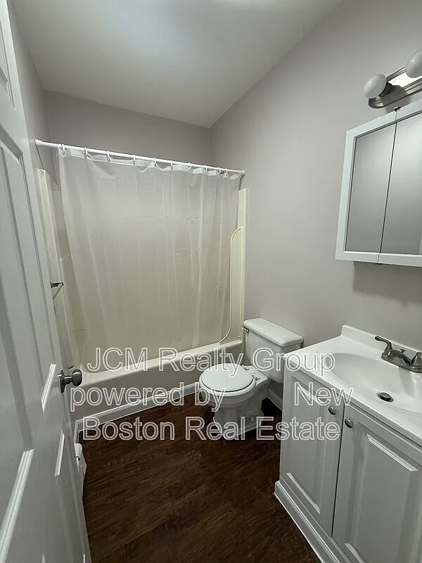2 bed, 1.0 bath, 850 sqft, $2,400 — Photo 4