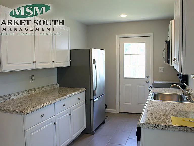 1407 Hendry Ave — Photo 5