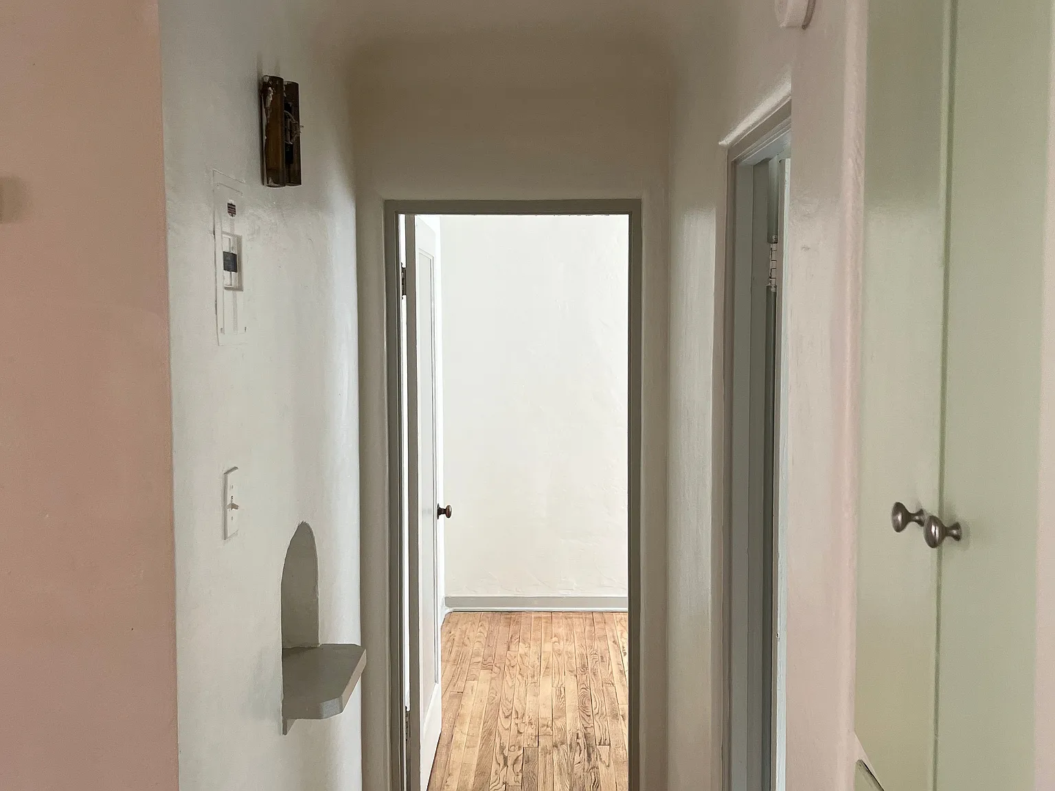 Character-Filled 2 Bedroom with a Charming Retro Kitchen — Photo 1