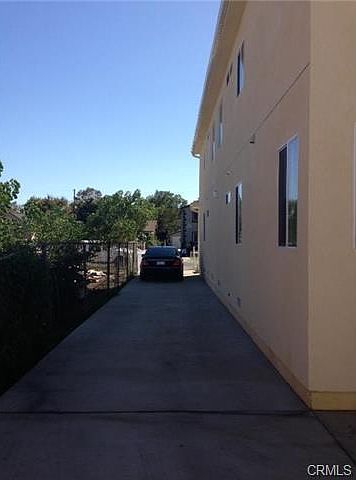2nd image of 645 E 87th Pl