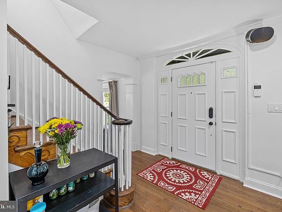 3rd image of 4442 S Dakota Ave NE
