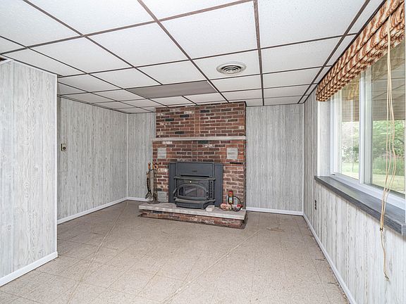 2nd image of 326 Sherman Dr