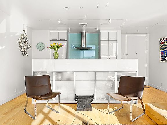 3rd image of 236 W 17th St Unit 5C