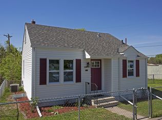 639 Parkway Dr, Saint Paul, MN 55106