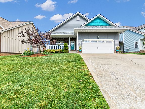 3rd image of 2206 Fairfax Dr