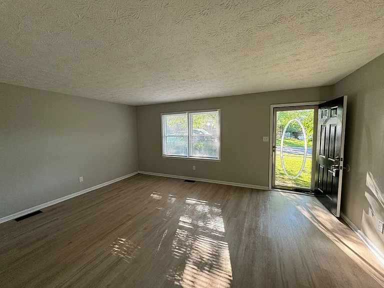 105 Astor Pl — Photo 38
