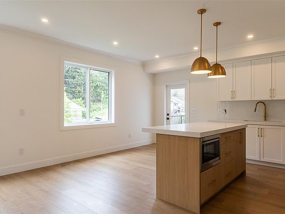 4th image of 561 Belford Pl