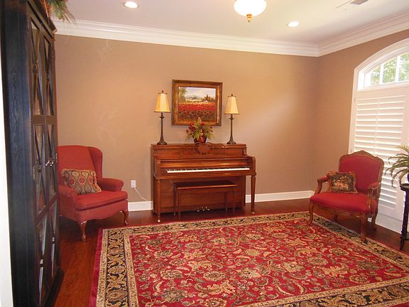 4th image of 8833 Somerset Ln