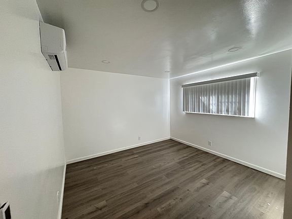 3rd image of 709 E Magnolia Blvd #B