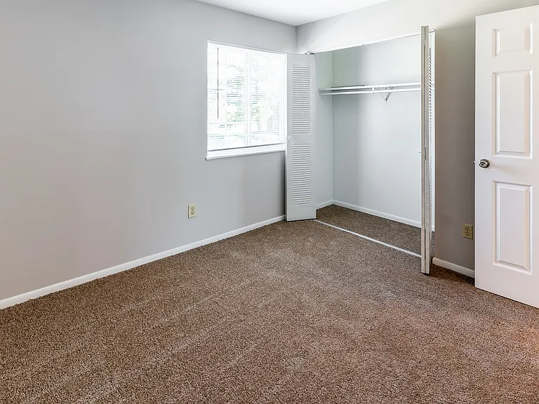 Pickwick Farms Apartments — Photo 21